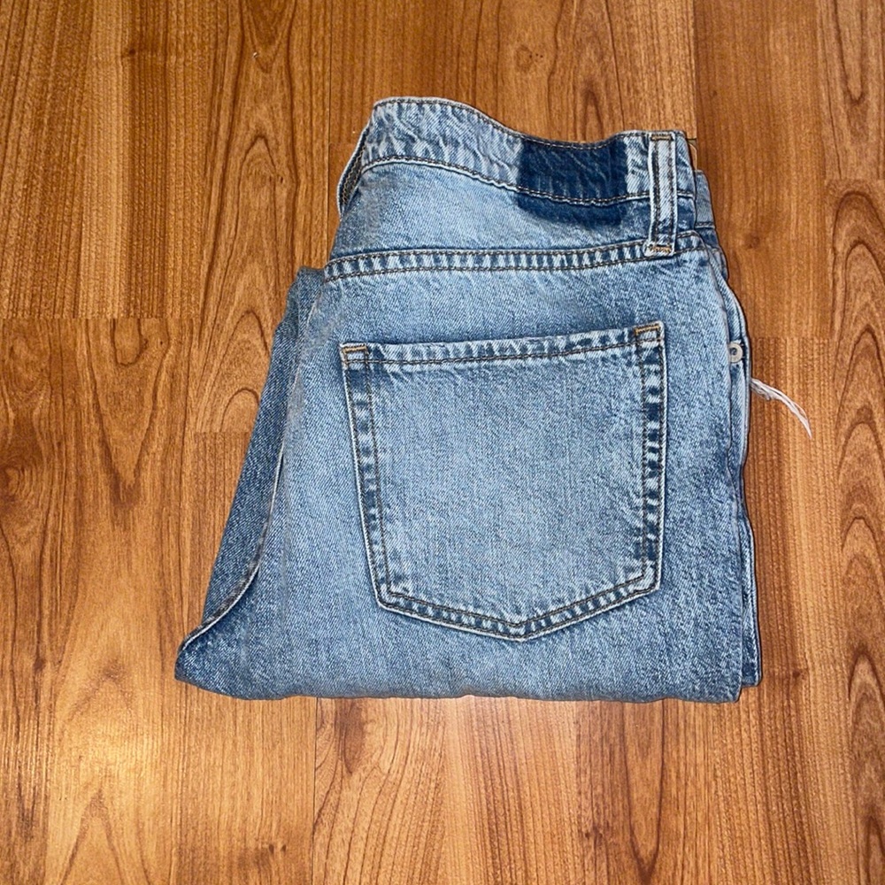 High waisted straight leg Mom Jeans.